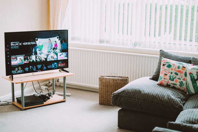5 Cara Merawat Smart TV Agar Tidak Cepat Rusak dan Panjang Umur